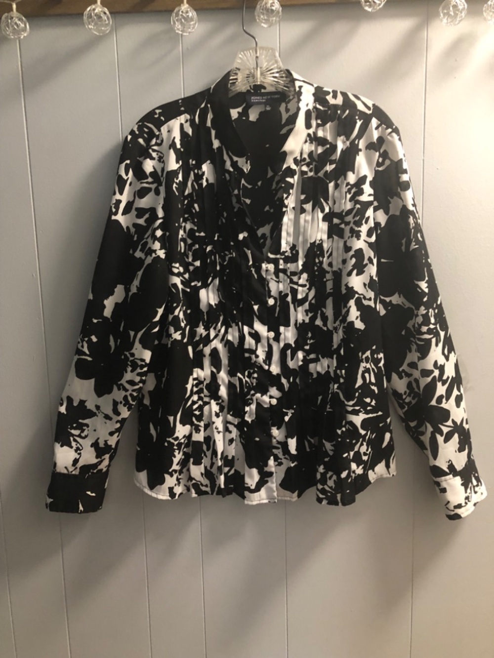 Jones New York Women’s Black/White XL Geometric Blouse Pintuck Design